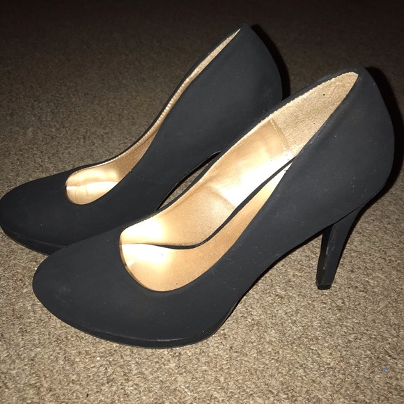 Black heels - Picture 2 of 2